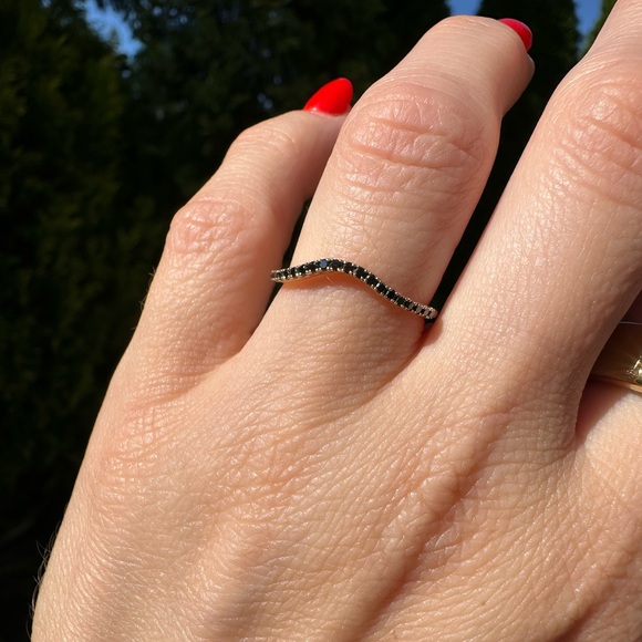 Marrow Fine 14k Gold and black diamond simple wave band - Picture 6 of 15